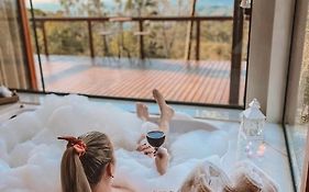 Cabana Romântica na Serra com Hidro, Lareira, Lagos e Trilhas